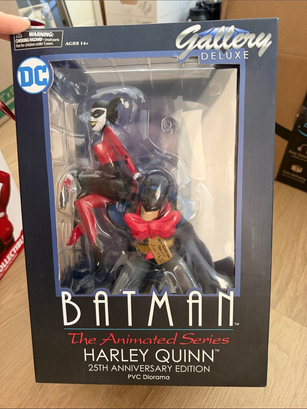Batman: The Animated Series Harley Quinn 25th Anniversary (Red/Black)